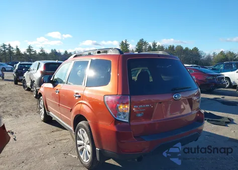 2011 Subaru Forester 2.5X Limited z USA, uszkodzony, nr VIN JF2SHAEC2BH727852